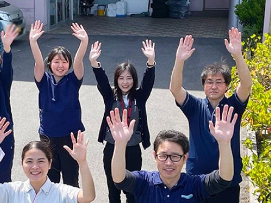 スタッフの集合写真