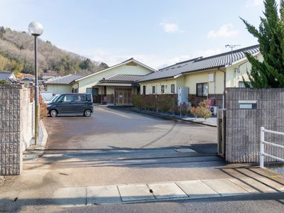 快適な外観の施設エントランス