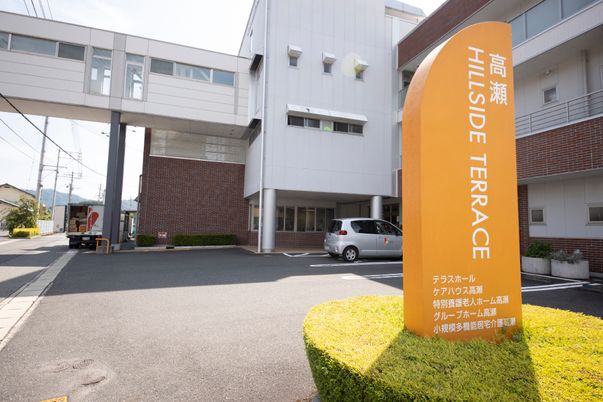 清潔感ある建物エントランス
