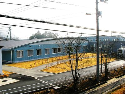 広い敷地の外観