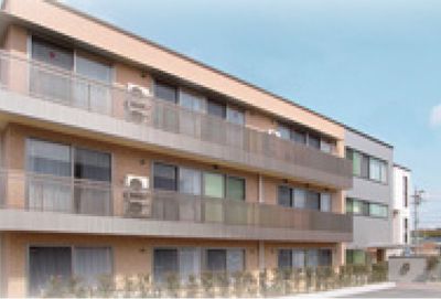落ち着いた外観の建物