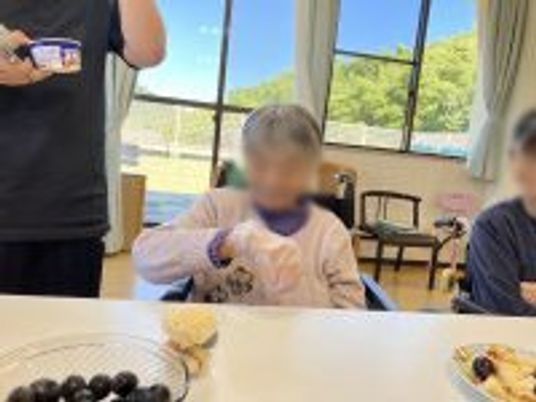 自然光の入る食堂