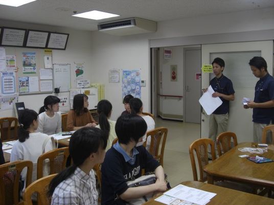 スタッフ会議の様子室内