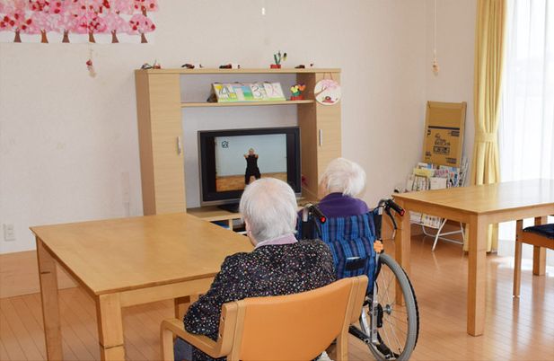 穏やかな時間を過ごすリビング