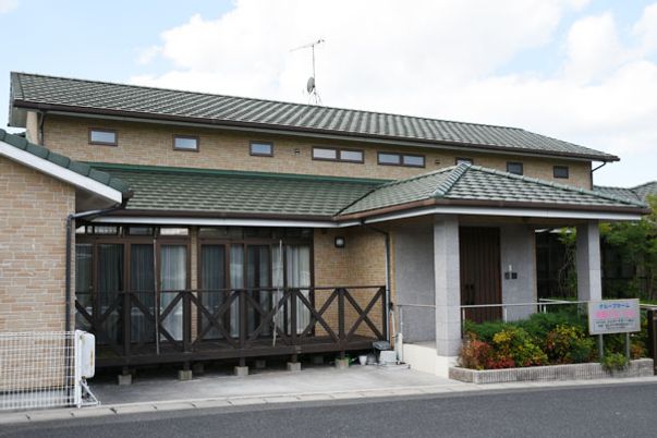 落ち着いた雰囲気の外観