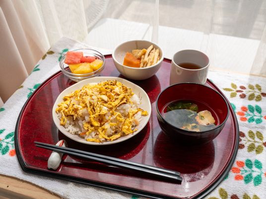 和食が並ぶ食卓