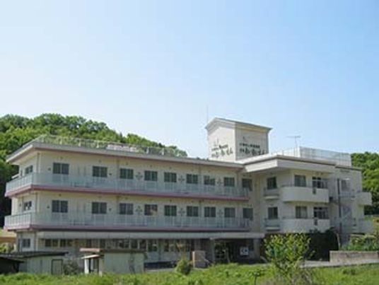 三階建ての建物外観