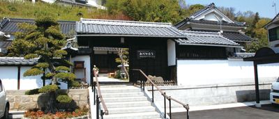 階段のある建物の外観