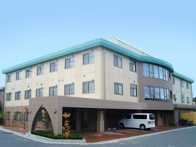 清潔感ある建物のエントランス