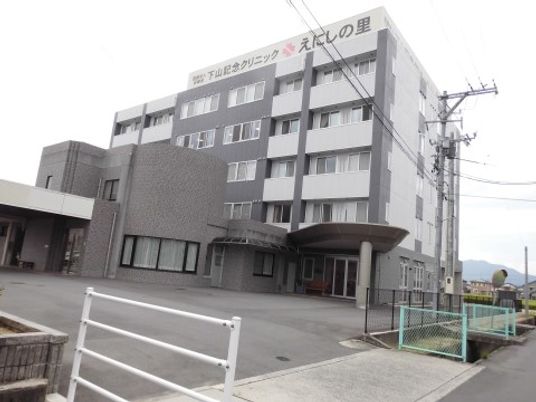 施設の落ち着いた外観