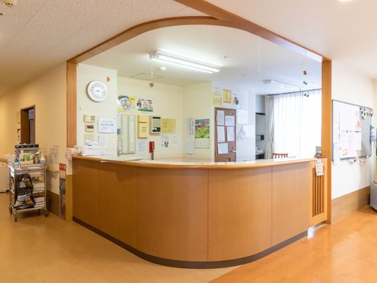 受付カウンターのあるロビー