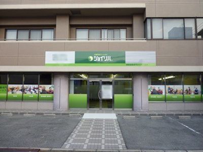 緑の看板の外観