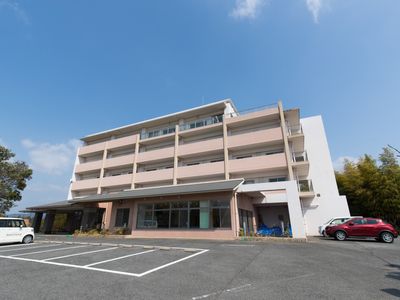 多階層の建物の外観