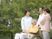 明るい中庭での会話