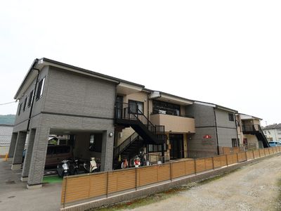 現代的な外観の建物