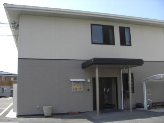 清潔感のある建物の入口