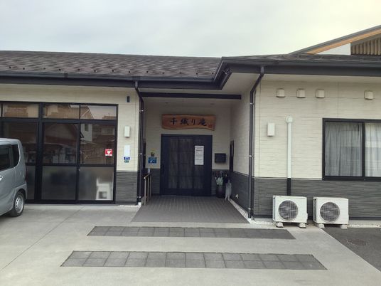 清潔感のある施設エントランス