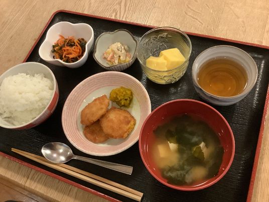 和食スタイルの食事セット