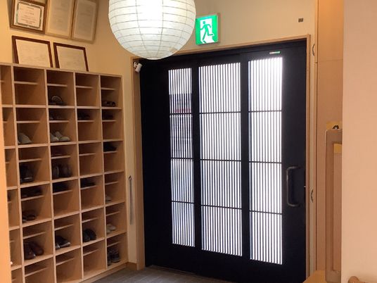 和風のエントランス風景