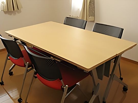 会議用テーブルと椅子
