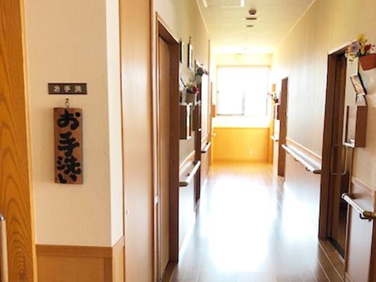 暖かみのある廊下