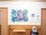 壁に飾られた花のアート