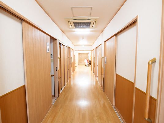 清潔感のある明るい廊下