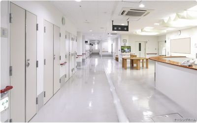 清潔な施設の廊下