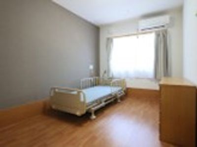 優しい光が差し込む居室