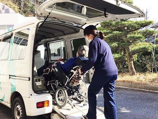 車椅子の乗降風景