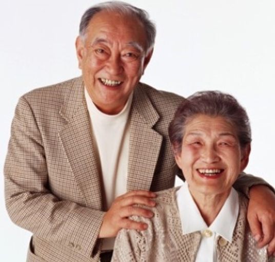 笑顔のご夫婦のポートレート
