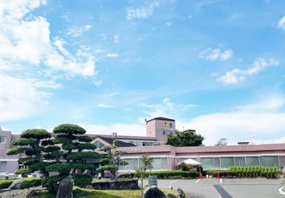 明るい庭付きの施設