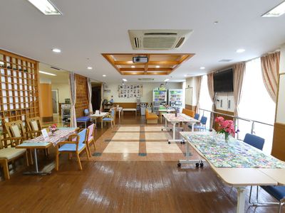 明るい食堂の様子