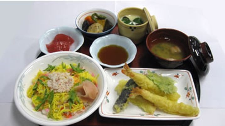 和食の盛り付け料理