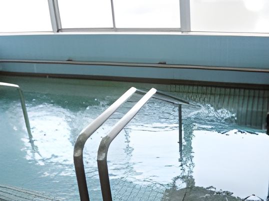 手すりのある浴室
