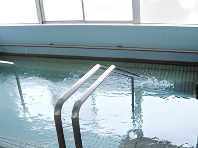 手すりのある浴室