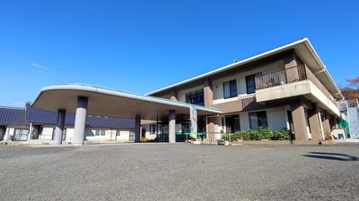 広々とした建物の外観
