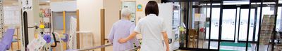 親身な介助の様子エントランス