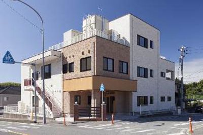 モダンな外観の建物
