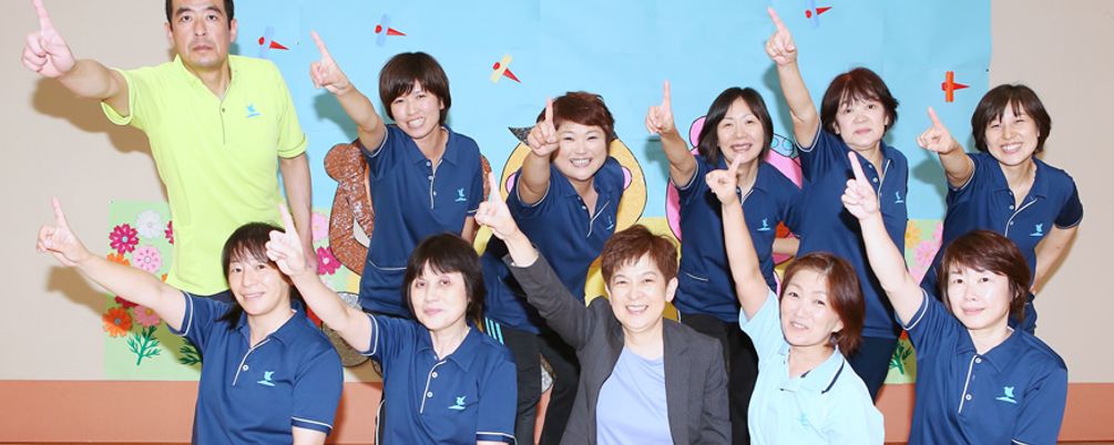 スタッフの集合写真