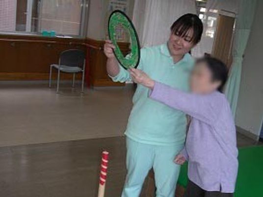 笑顔でサポートするスタッフ