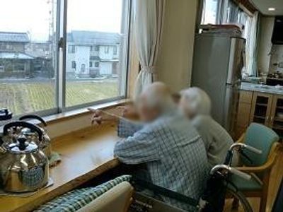 眺望を楽しむ人々