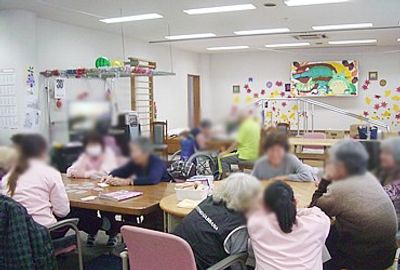 明るい広々とした室内