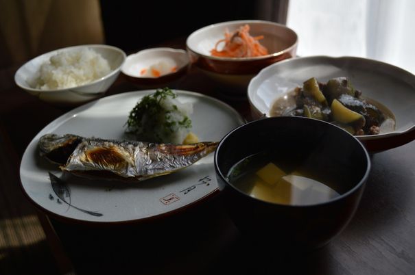和食が並ぶテーブル