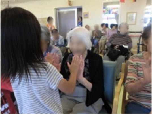 活気ある食堂の様子
