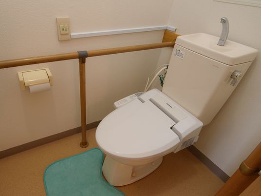 バリアフリー設計のトイレ