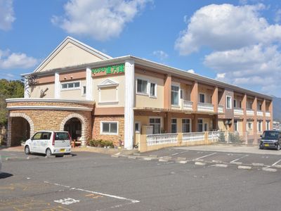 穏やかな外観の建物