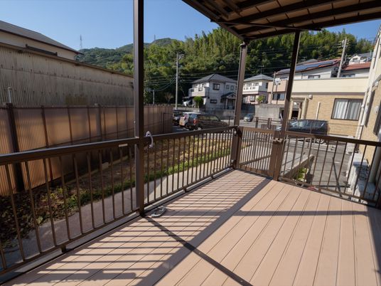 広々とした明るいテラス