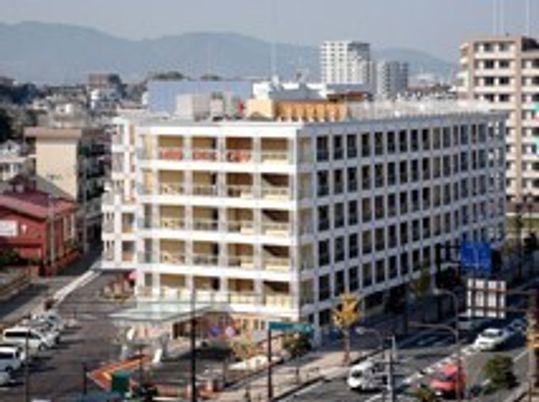 都市の大きな建物