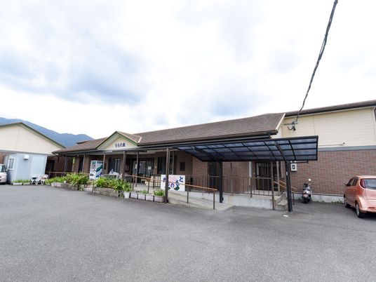 広々とした施設のエントランス